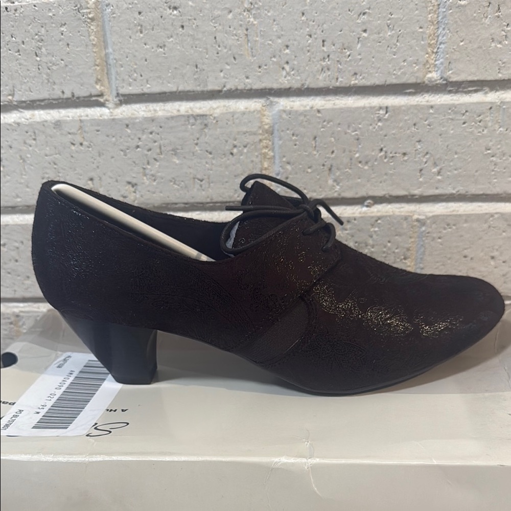 Brown Heel Lace-Up Shoes